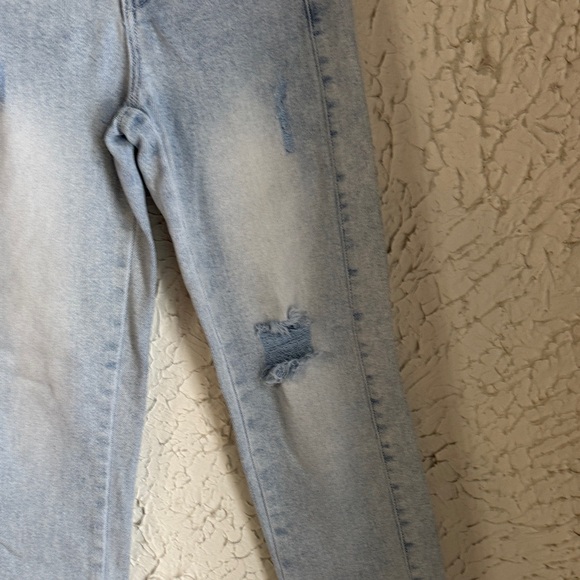 Wit & Wisdom Light Wash Distressed Ankle Jeans - Picture 4 of 8